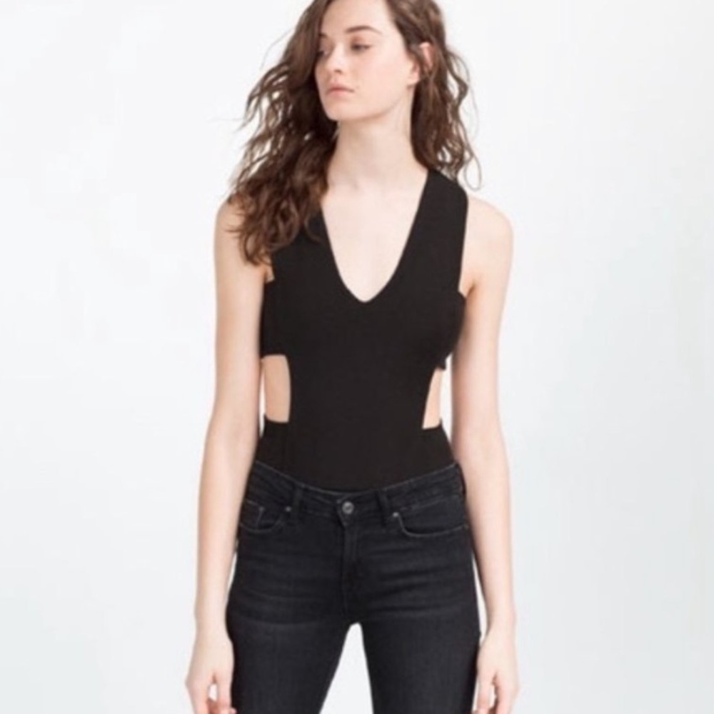 🖤 ZARA Black V-Neck Cut-Out Waist Bodysuit